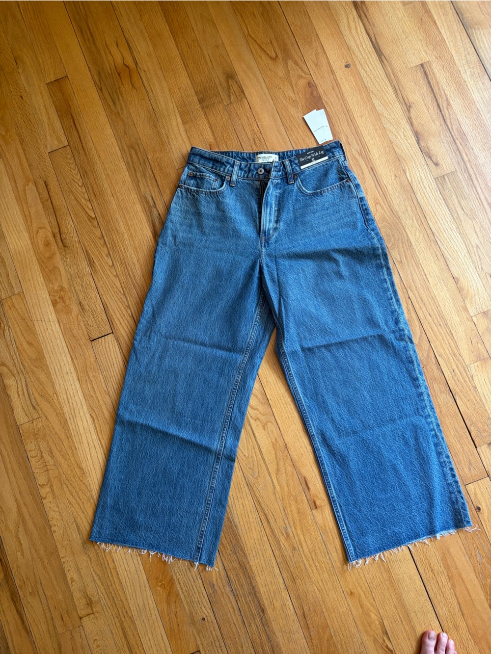 Abercrombie Curve Love Women's Wide Leg Blue Raw Hem Jeans Tags Still On